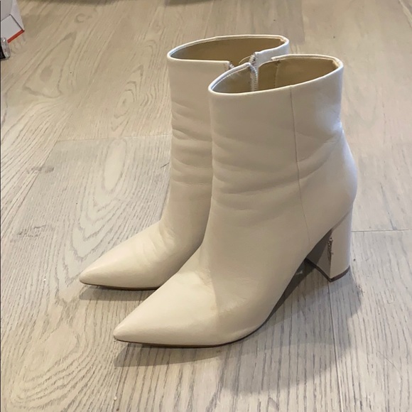 marc fisher ulani heeled bootie